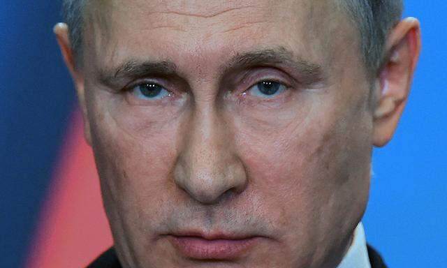 Wladimir Putin ist nicht glücklich mit der Frage eines Fox-Journalisten an Donald Trump.