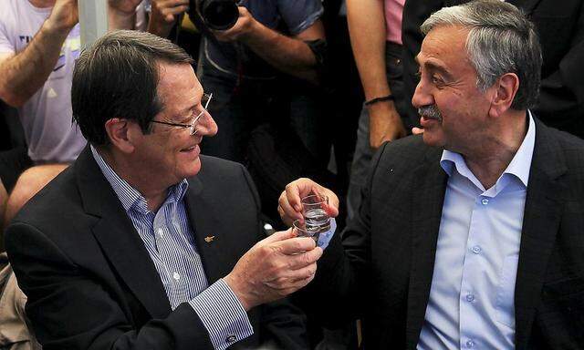 Mustafa Akinci und Nicos Anastasiades stoßen auf die Überwindung der Teilung an