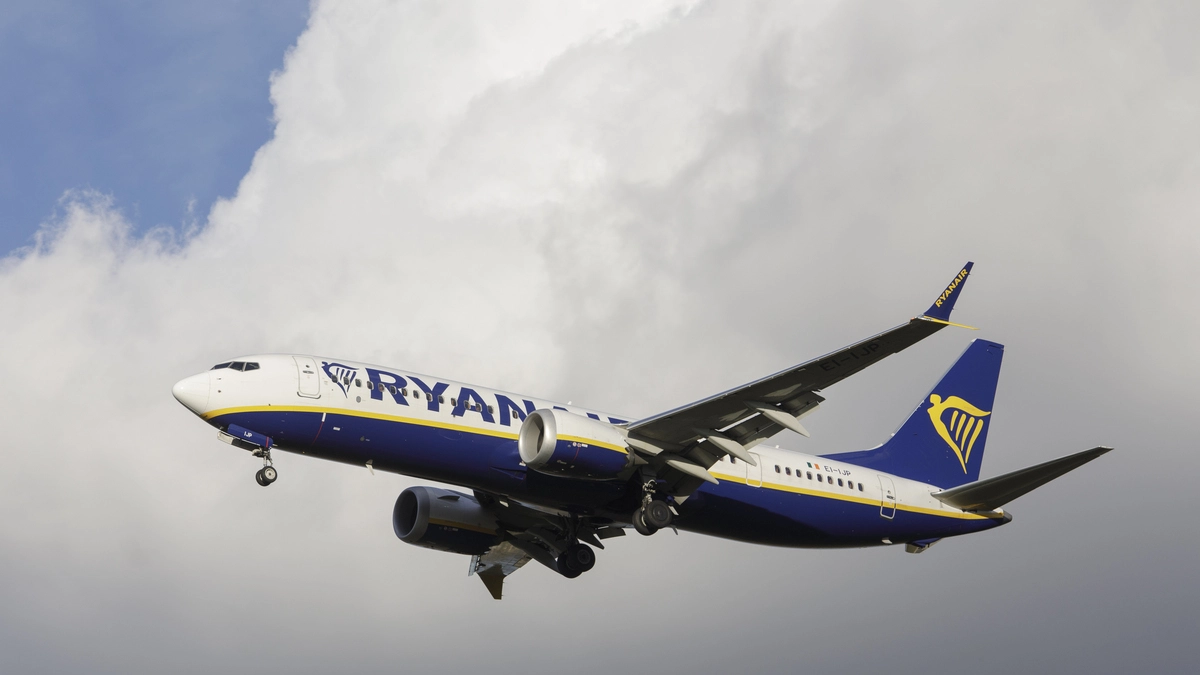 Ryanair leaves Vienna, AUA teeters precariously - | and the government ...