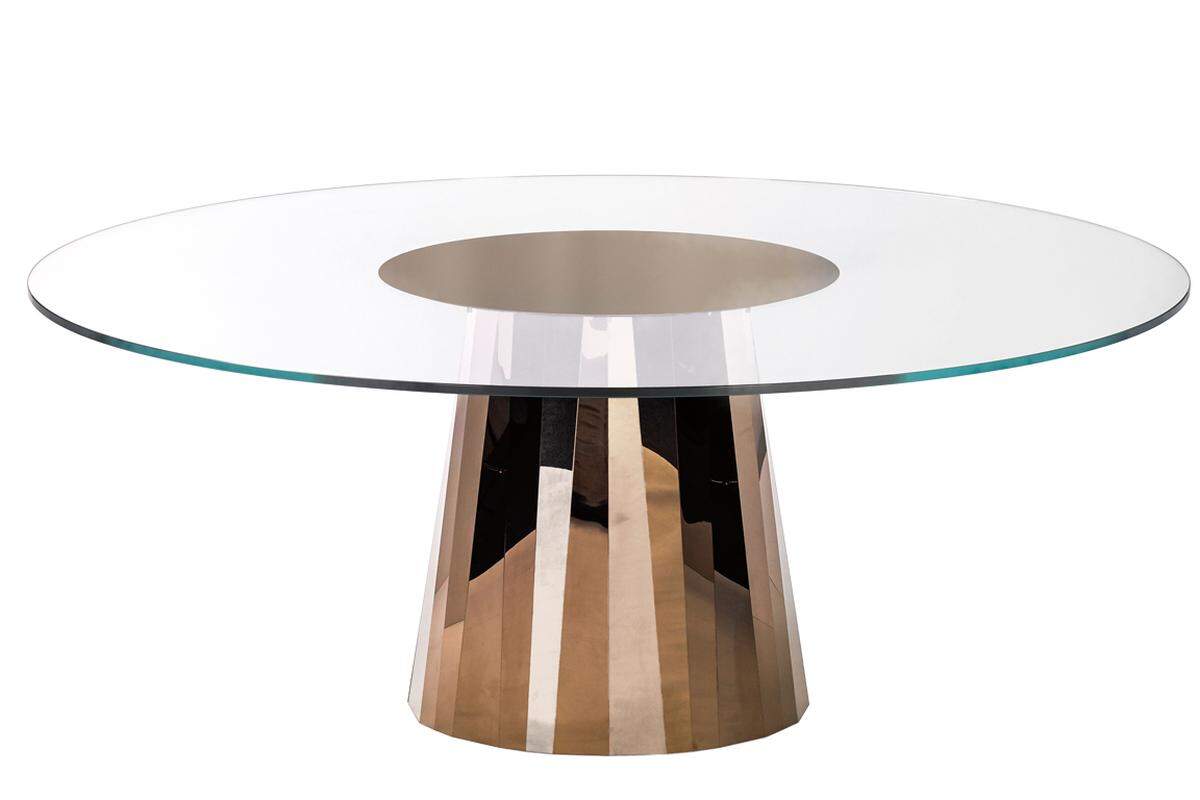 Kristalline Eleganz und verblüffende Geometrie: „Pli Table“ von Classicon in Bronze-schwarz, einer von vier Farbvarianten. Design: Victoria Wilmotte. Ab 1050 Euro. www.classicon.com 