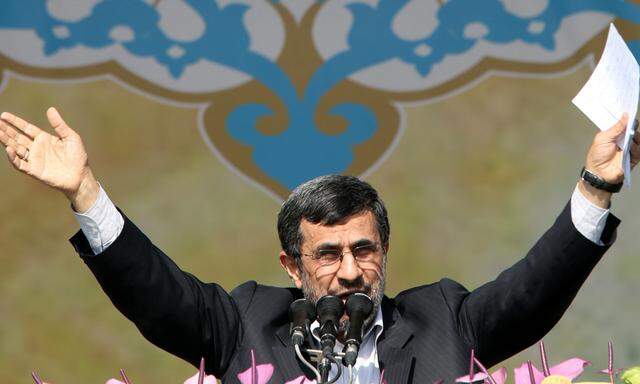 Ahmadinejad gegen Larijani Teheraner