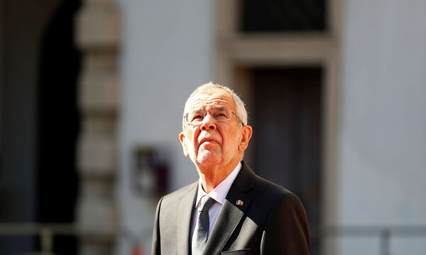 Austrian President Van der Bellen arrives to welcome Iranian President Rouhani in Vienna