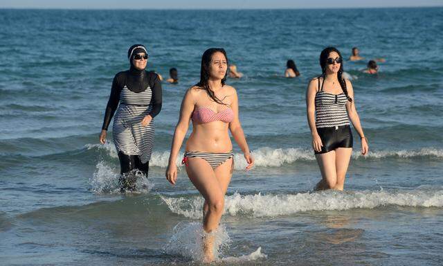 FILES-TUNISIA-WOMEN-RELIGION