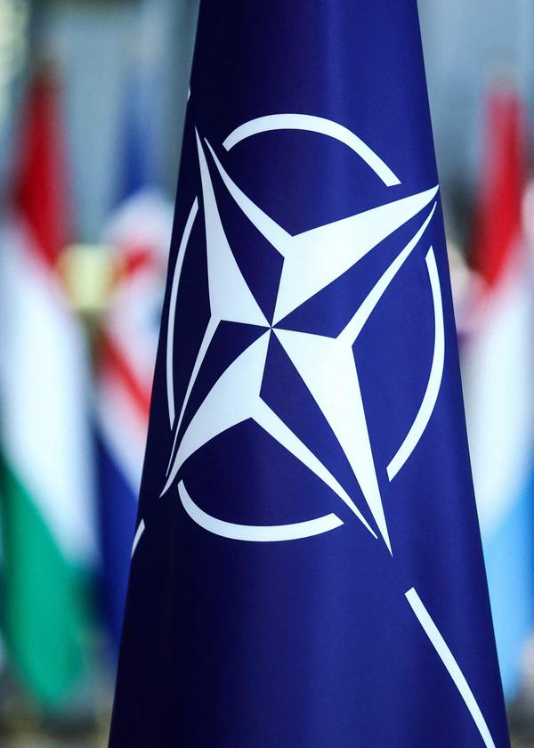 Nato-Flagge im Hauptquartier in Brüssel.