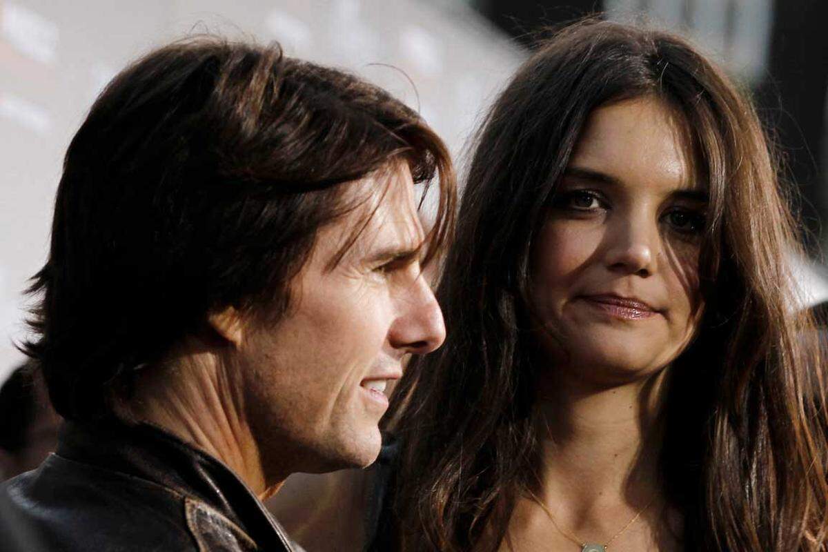Schauspieler Tom Cruise wird Weihnachten mit seinen Kindern Bella, Connor und Suri verbringen. "Wir werden alle zusammen sein, ich freue mich darauf", sagte er dem Magazin "People" bei der Premiere seines neuen Films "Jack Reacher". Seine Ex-Frau Katie Holmes verbringt Weihnachten demnach ohne die gemeinsame Tochter.