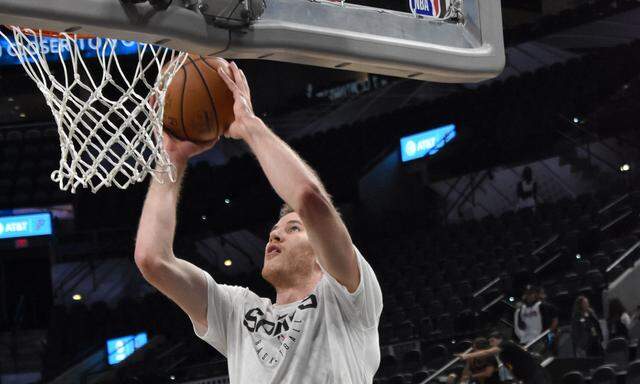 BASKETBALL: ERSTE WOCHEN BEI SPURS FUeR POeLTL