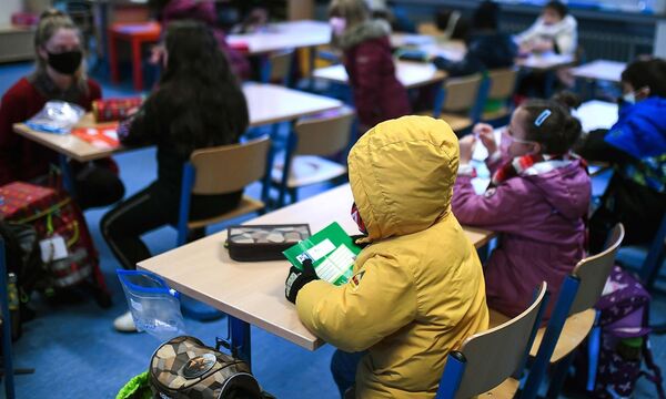 Die Volksschulen werden ab kommendem Montag wieder ganz geöffnet. Wie das in den Unterstufen und Oberstufen sein wird, wird heute, Mittwoch, nach dem Ministerrat bekannt gegeben. 