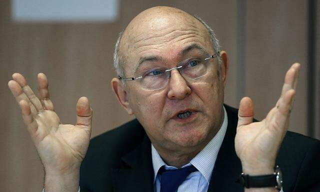  French Labour, Employment and Social Dialogue Minister Michel Sapin speaks during a meeting with journalists at Reuters offices in Paris