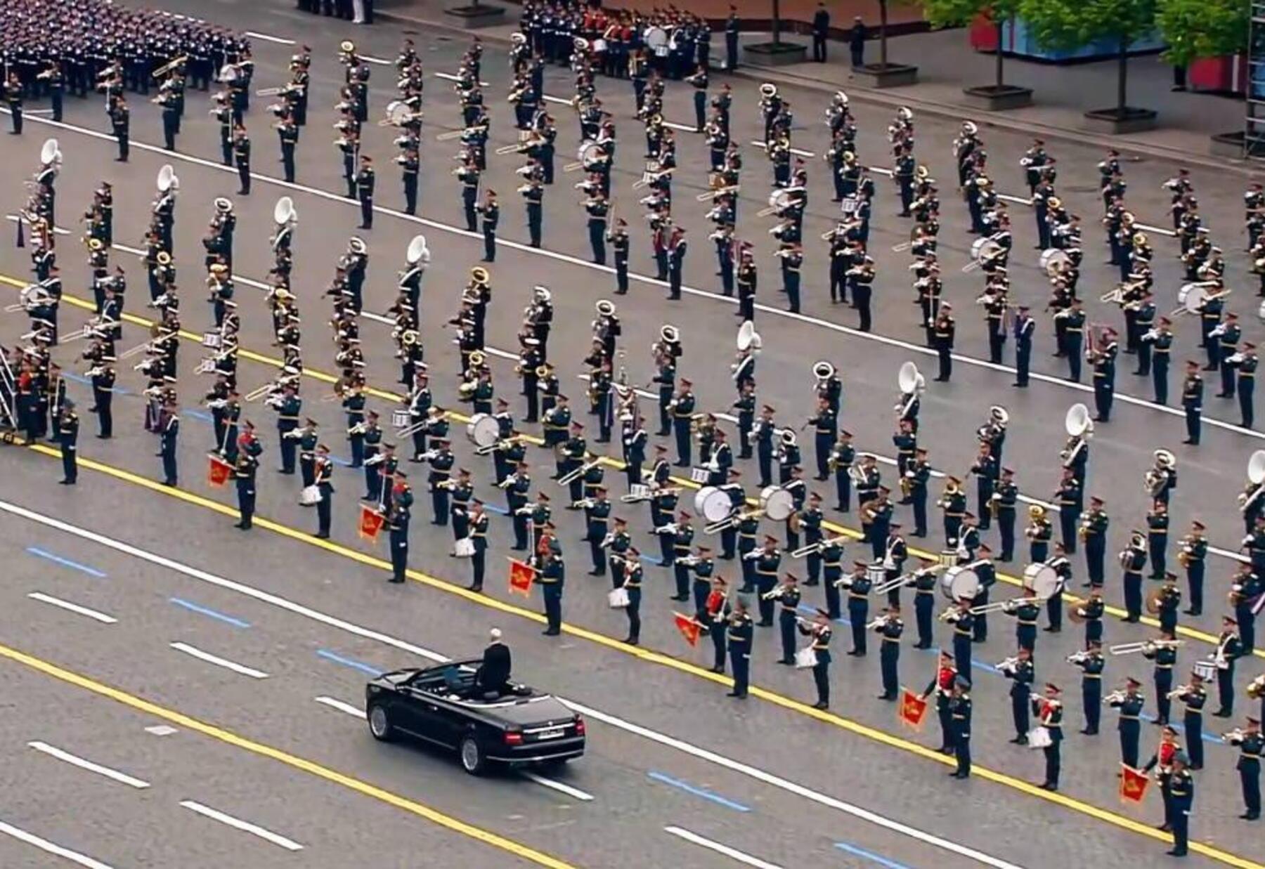 Ukraine-Krieg: Putin nimmt Militärparade ab, Trump will „deutliche Ausweitung“ der Waffenruhe