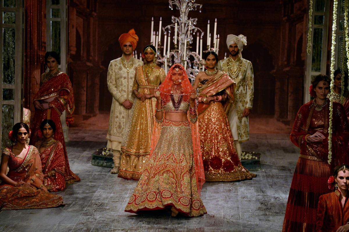 Wie in das Märchen 1001 Nacht fühlt man sich beim Anblick der Indian Couture Week versetzt.
