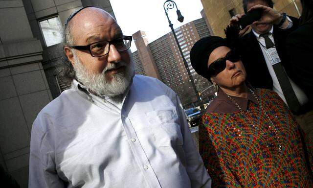 Convicted Israeli spy Pollard, who was released from a federal prison in North Carolina overnight, leaves U.S. District court in the Manhattan borough of New York