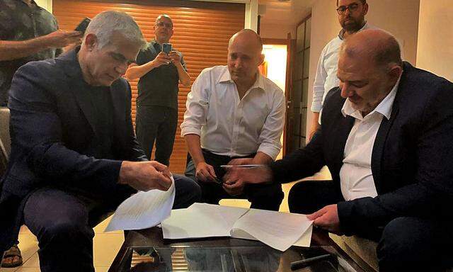 Historischer Deal zwischen Yair Lapid, Naftali Bennett und Mansour Abbas.