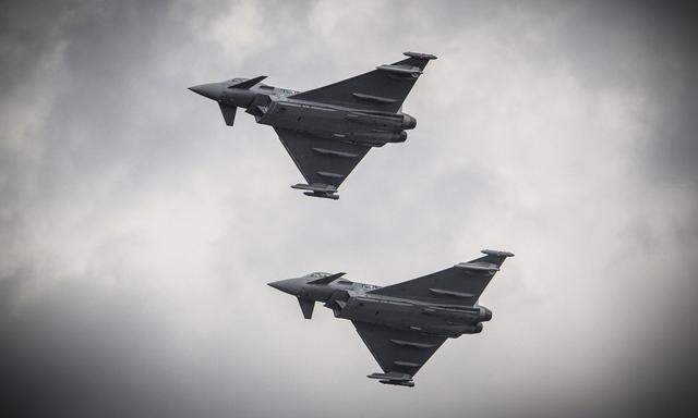 Der derzeit laufende Untersuchungsausschuss zu den Zahlungsflüssen bei Ankauf der Kampfjets Eurofighter Typhoon will „sämtliche Akten und Unterlagen" von der Finanzprokuratur.