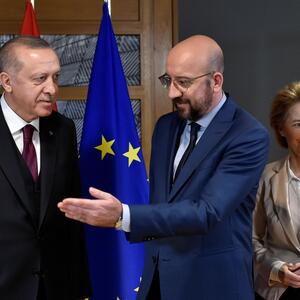 Welcher Weg führt nach Europa? Recep Tayyip Erdoğan, der Präsident der Türkei, verhandelt darüber mit Charles Michel und Ursula von der Leyen.