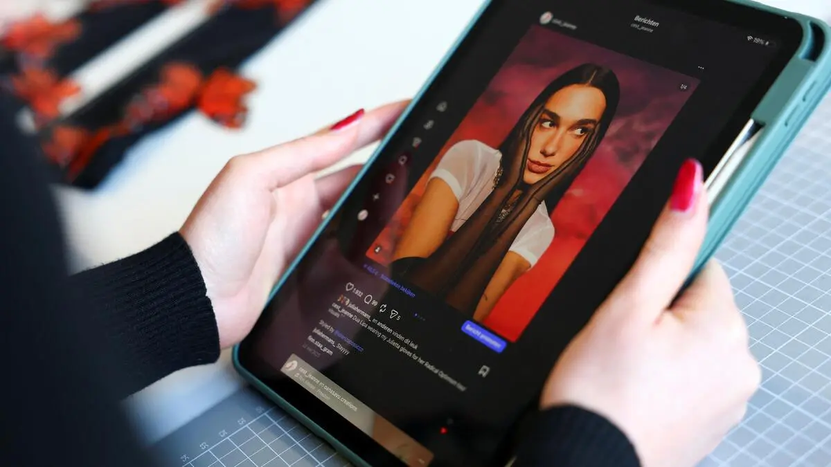 Dua-Lipa-will-von-Samsung-15-Millionen-US-Dollar-an-Schadenersatz