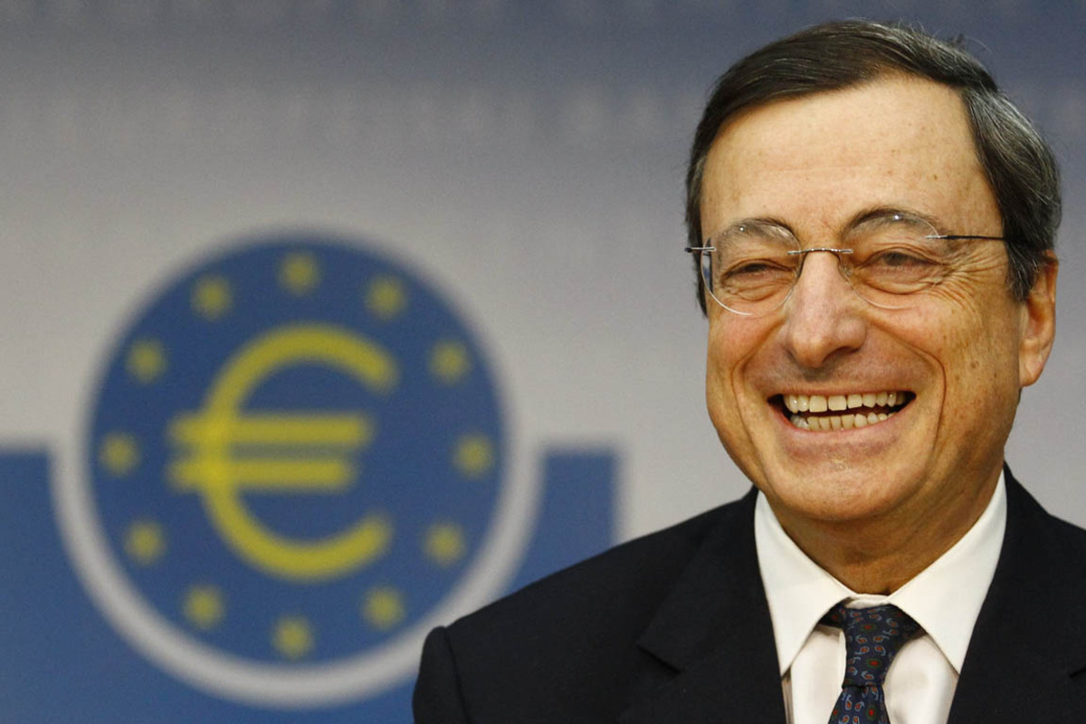 Die offizielle Nachfolge in der EZB-Präsidentschaft von Jean-Claude Trichet wird über Twitter mitgeteilt. EU-Ratspäsident Van Rompuy verbreitet über das soziale Netzwerk, dass der Italiener Mario Draghi neuer EZB-Chef werde. Dem Italiener wird bei seinen Aufgaben ein strukturiertes Vorgehen bescheinigt. Ein europäischer Zentralbanker bezeichnete ihn deswegen als ausgesprochen "unitalienisch".