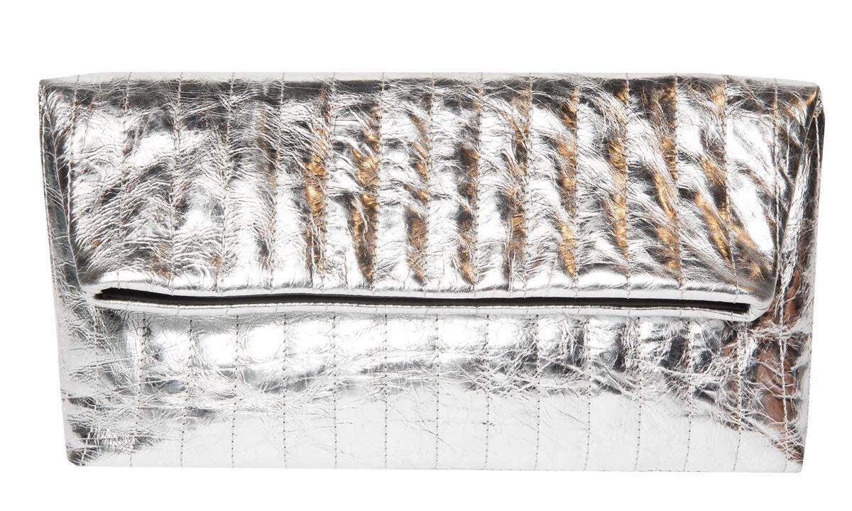 Clutch von Dries van Noten, 665 Euro, http://www.driesvannoten.be