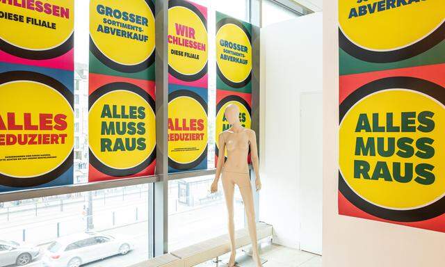 Die traditionsreiche Warenhauskette Galeria Karstadt Kaufhof steht vor der dritten Pleite binnen drei Jahren.