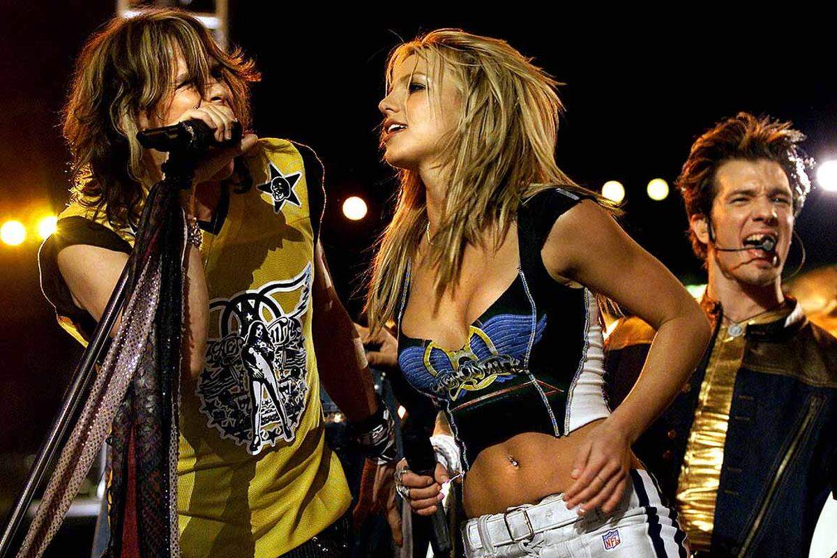 Auch eine wilde Mischung. Aerosmith und 'N Sync ergänzten sich wider Erwarten, sexy Football-Britney, Mary J. Blige und Nelly brachten die Show mit "Walk This Way" am Ende inklusive paralleler Choreografie zum explodieren.