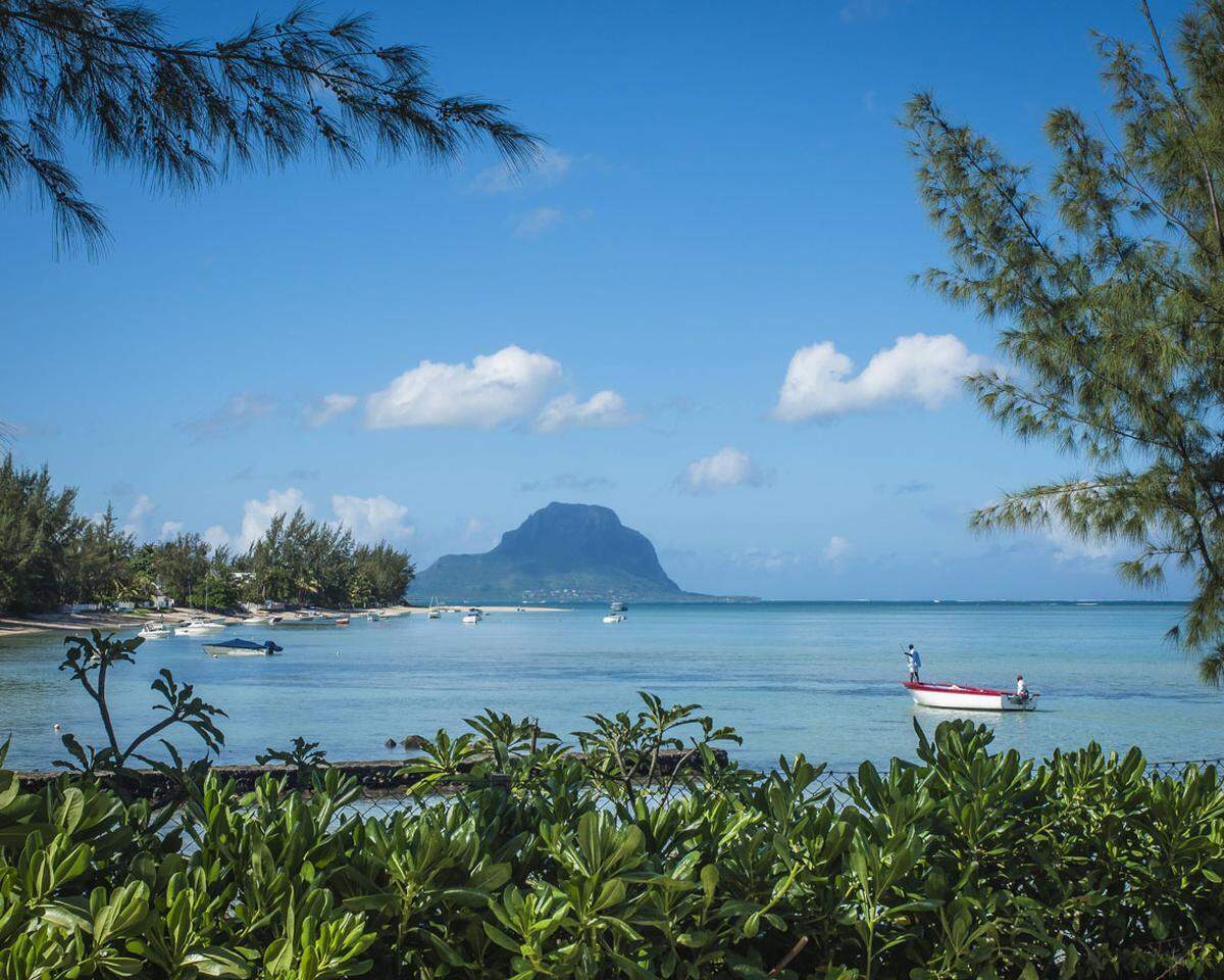 Die 61 mal 47 Kilometer großen Insel ist ein tropisches Paradies mit luxuriösen Resorts. Auch Hochseefischen ist möglich.    