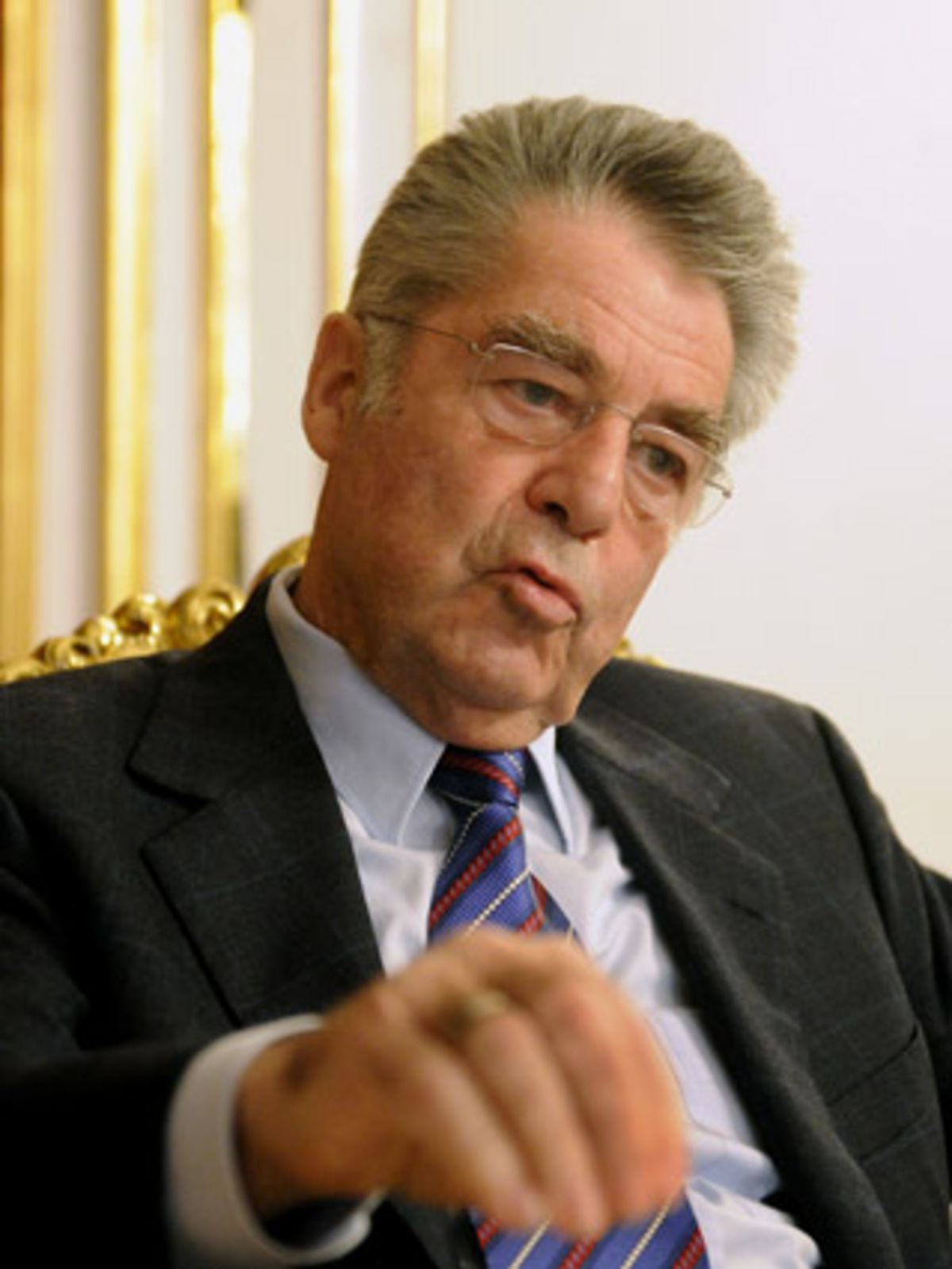 Auch der Bundespräsident übermittelte den Gold-Adlern seine Glückwünsche: "Jeder Ihrer Sprünge war sensationell. Zusammen haben sie einen Rekordvorsprung bedeutet. Ihr Erfolg ist umso bemerkenswerter, weil die Erwartungshaltung sehr hoch war und Sie diese noch übertroffen haben. Ganz Österreich freut sich mit Ihnen!"