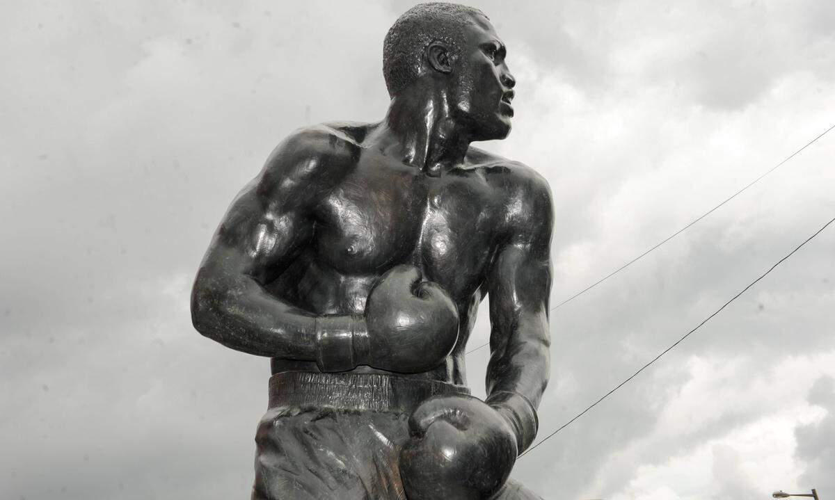 Nicht nur Rocky erhielt eine Statue, auch Smokin' Joe thront in Philaldelphia