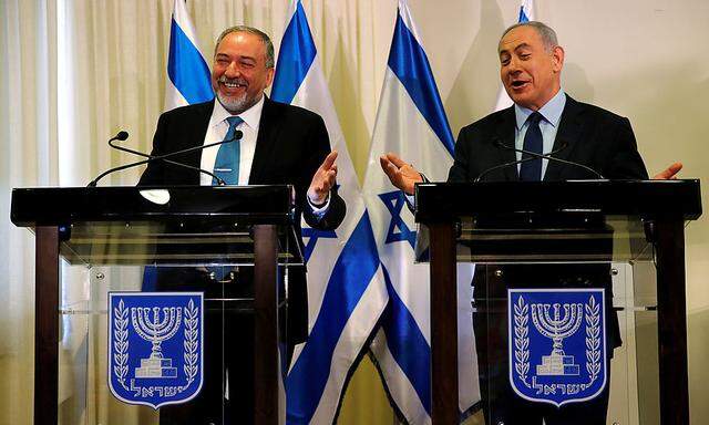 Zum Scherzen aufgelegt: Lieberman und Netanyahu.