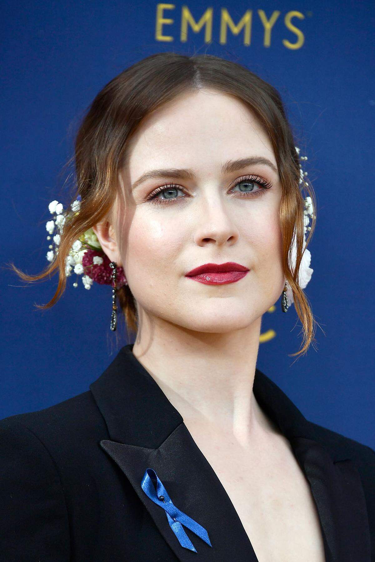 Haaraccessoires waren ebenfalls auf dem roten Teppich zu sehen. Evan Rachel Wood setzte auf Florales.