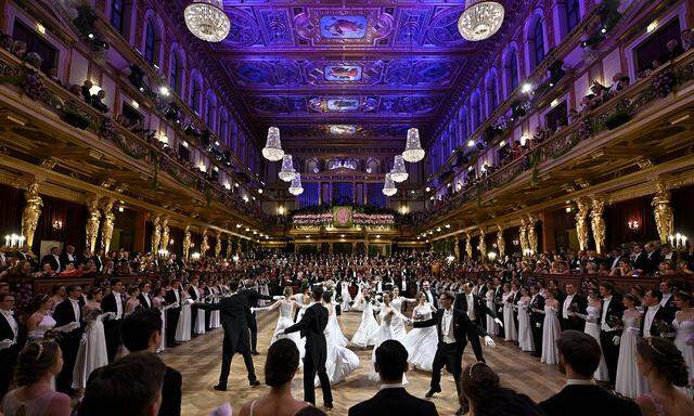 Im Großen Musikvereinssaal feierten die Wiener Philharmoniker (am Samstag, folgt der Techniker Cercle).