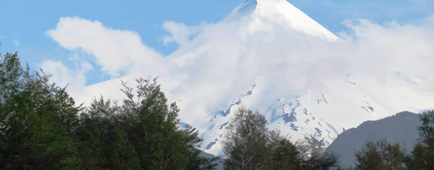 Der Volcán Lanín ist fast so hoch wie der Großglockner und mindestens so schön wie der Fuji - ein Blickfang im Nationalpark Villarrica. 