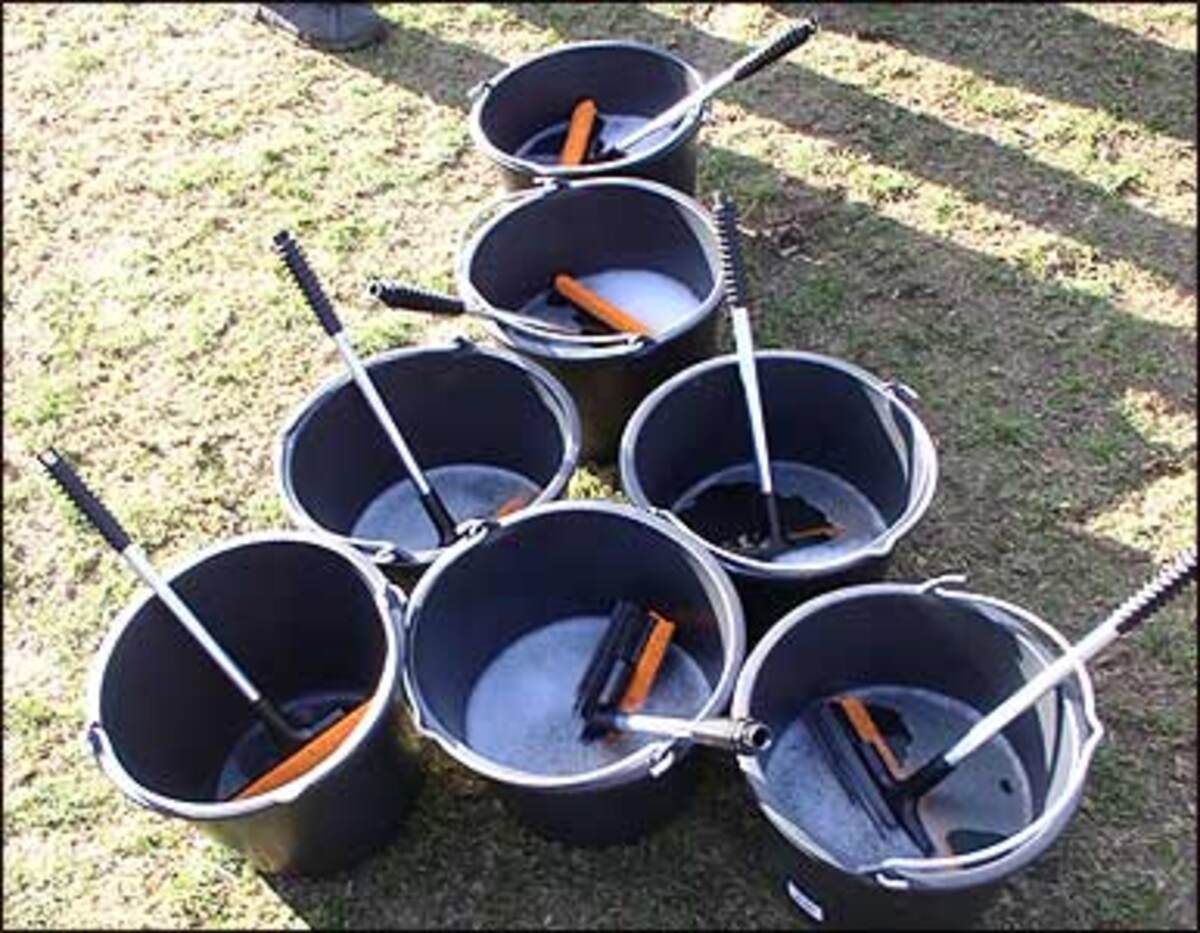 Auch die Symbole für "minderwertige Arbeit" wurden mitgebracht.