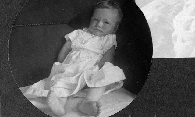 Helmut Schmidt als einjähriges Baby