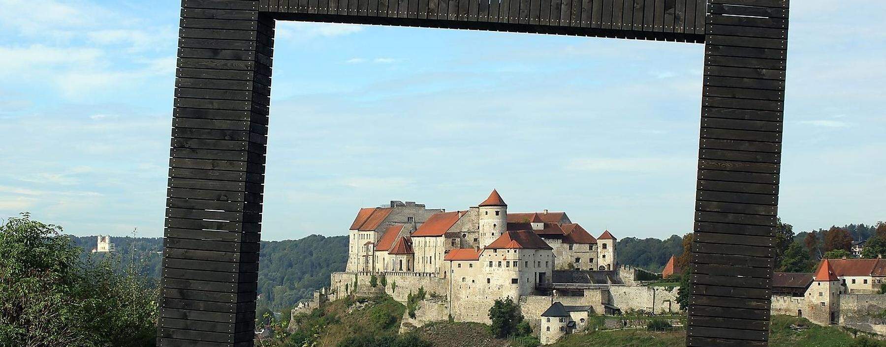 Die längste Burg der Welt steht im bayerischen Burghausen.