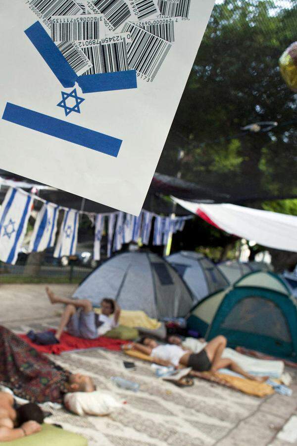 Vor allem die Parteien der Mitte und im linken Spektrum setzen auf Sozialreformen. Das Thema hat durch die größten Sozialproteste in der Geschichte des Landes im Sommer 2011 an Bedeutung gewonnen. Der Aufstand richtete sich gegen die Benachteiligung der Mittelklasse: Die Lebenshaltungskosten sind sehr hoch, die Einkommen vergleichsweise gering. Auch die konservativen Parteien versprechen Reformen.