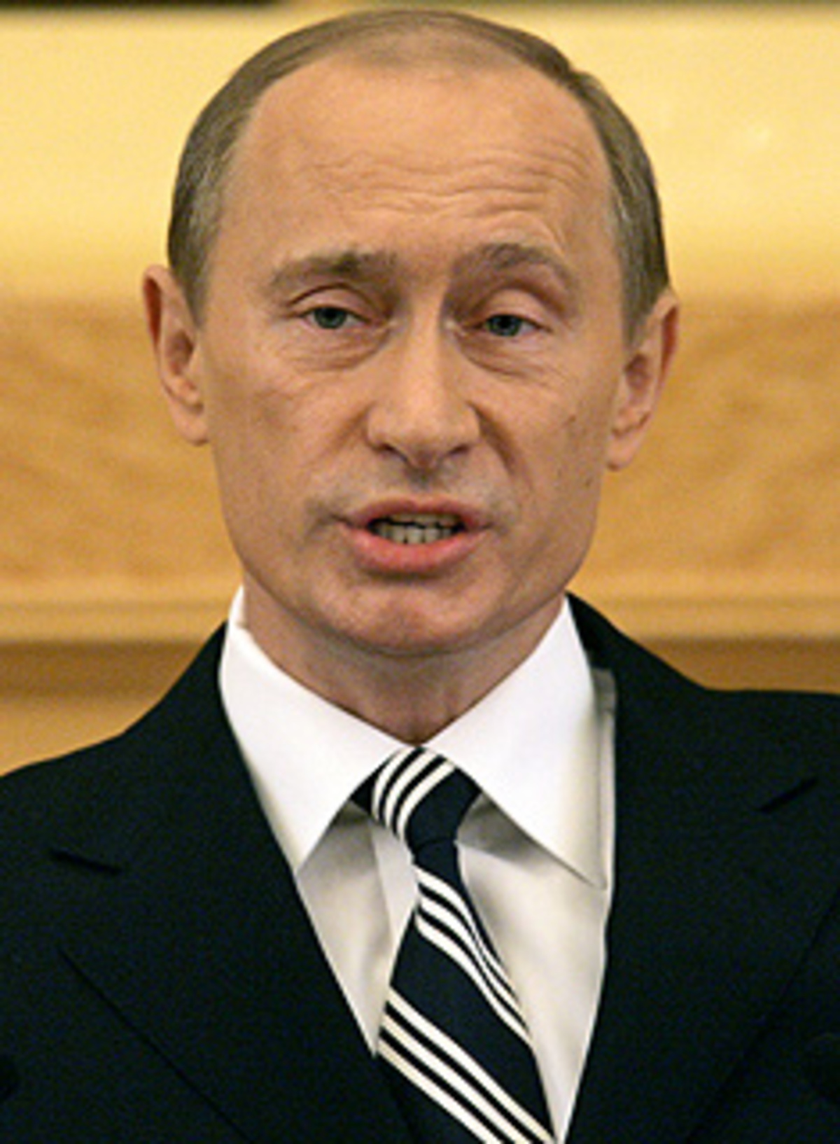 Spekulationen über eine erneute Kandidatur<7b> als Präsident ließ Putin offen. Einerseits sagte er, dass seine Dienspflichten im Frühling enden würden: "Die nächste Rede an die Nation wird von einem anderen Staatschef gehalten."