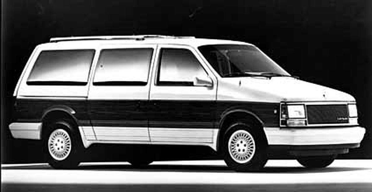 Als Daimler-Benz 1998 mit Chrysler fusionierte, stelle sich schon nach wenigen Monaten heraus, dass der US-Autobauer keine guten Produkte in der Pipeline mehr hatte und zu teuer produzierte.Im Bild ein TornCountry aus dem Jahr 1990