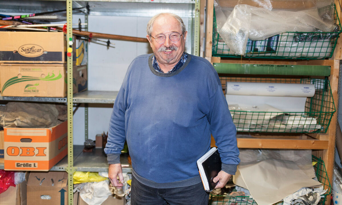 Requisitenfundus. Peter Ecker, Obmann des Vereins Props.co, kennt zahlreiche Ding-Geschichten. 