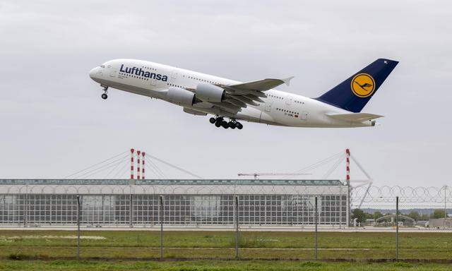 Auf dem Weg von München nach New York: Der Riesenvogel Airbus A380. 