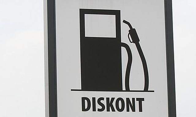 DISKONT-TANKSTELLE BEI HOFER IN SALZBURG EROEFFNET