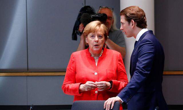 Archivbild von Merkel und Kurz während eines EU-Gipfels in Brüseel 