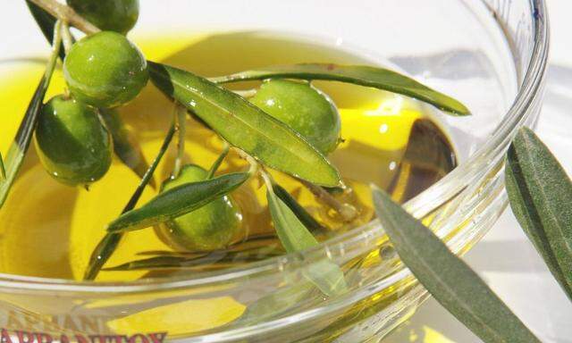 Luccia Iannotta produziert Olivenöl, das u. a. im Steigenberger Hotel verkostet wird.