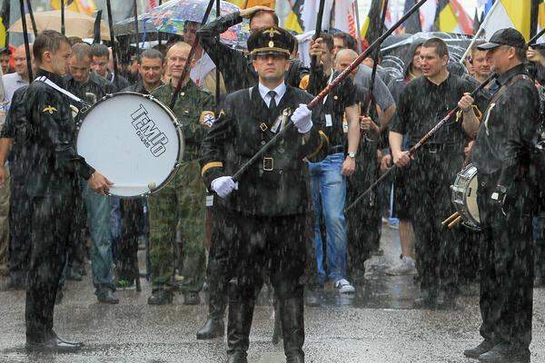 Auch ein heftiges Gewitter konnte die Demonstranten nicht von ihrem "Marsch der Millionen" abbringen.