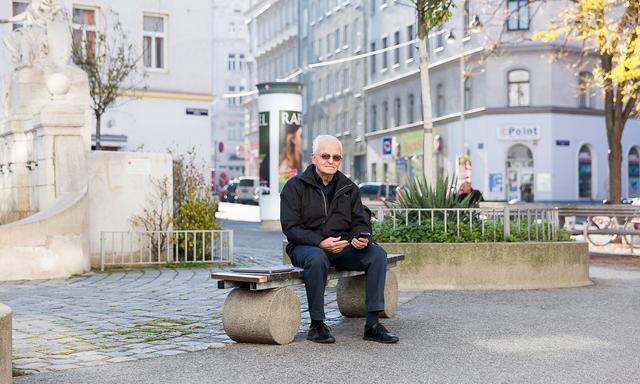 Otto Buhr hat seit Sommer 2017 ein Smartphone und einen Laptop.