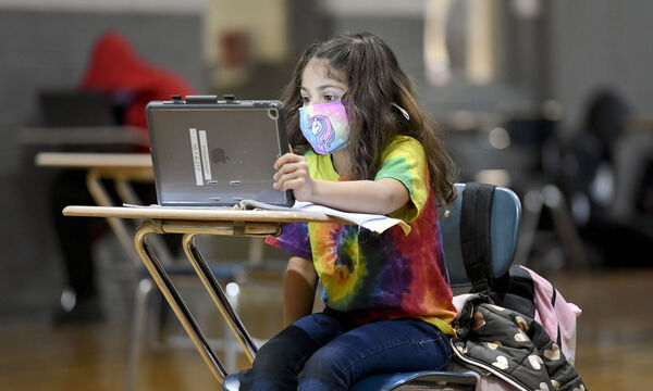 Für die rund 230.000 armutsgefährdeten Kinder und Jugendlichen in Österreich sowie ihre Familien ist der Schulstart eine finanziell besonders herausfordernde Zeit. 