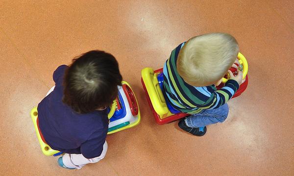 Symbolbild: Kindergartenkinder beim Spielen.