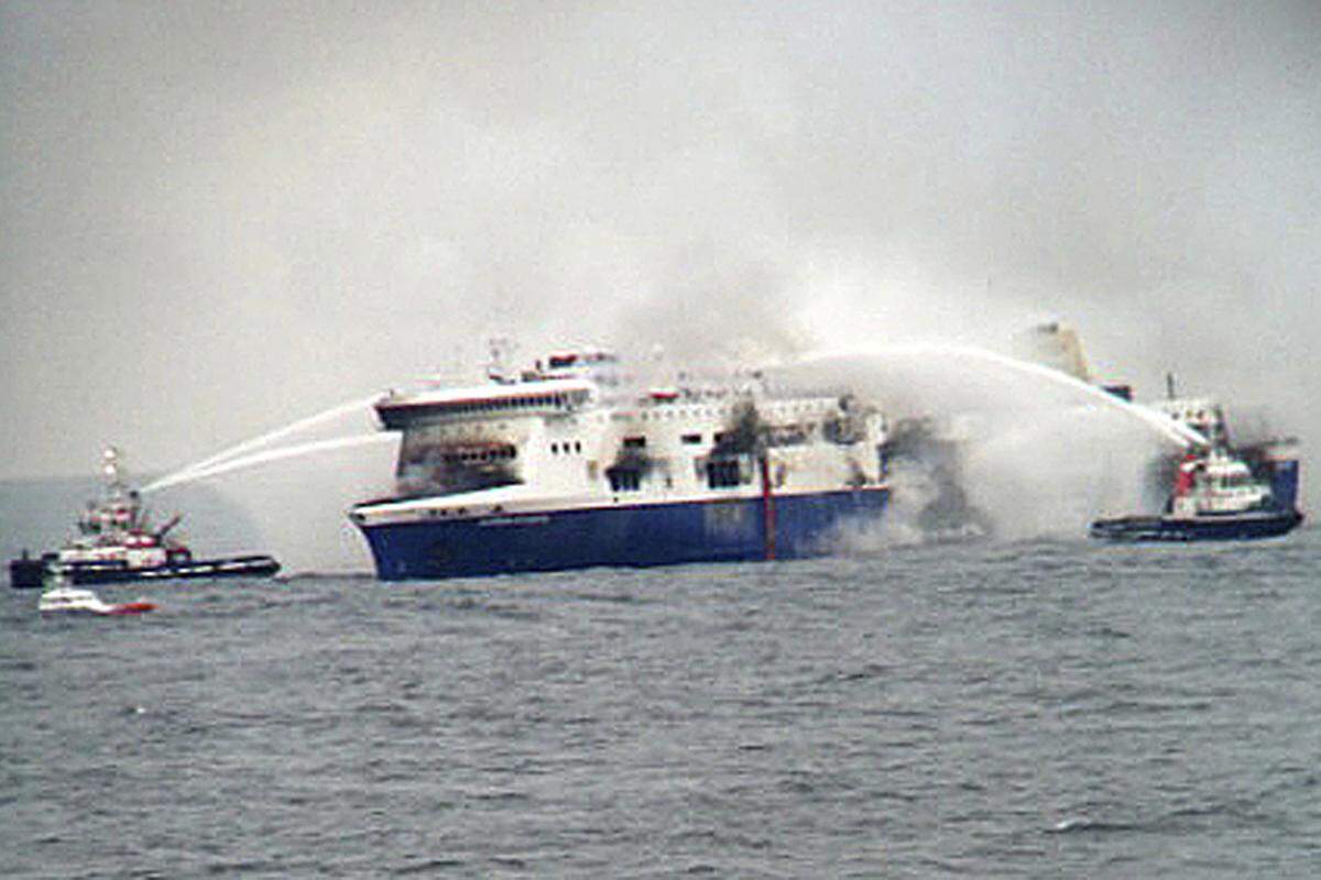 Griechische Lkw-Fahrer an Bord der Fähre machten die Überbelastung des Schiffes für den Brand verantwortlich. Die italienische Reederei Visentini bestritt Sicherheitsmängel an Bord. Die Staatsanwaltschaft der süditalienischen Stadt Bari hat Ermittlungen gegen Schiffskapitän Argilio Giamocomazzi und gegen den Eigentümer der italienischen Reederei Visemar, Carlo Visentini, aufgenommen.