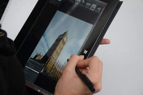 Der Eingabestift eignet sich inbesondere für präzise Bildbearbeitung. Finger sind hier einfach nicht das Mittel der Wahl. Dank vollwertigem Windows 8 Pro können auch ältere Windows-Anwendungen genutzt werden, nicht nur die Apps aus dem Windows Store wie beim RT-Tablet.