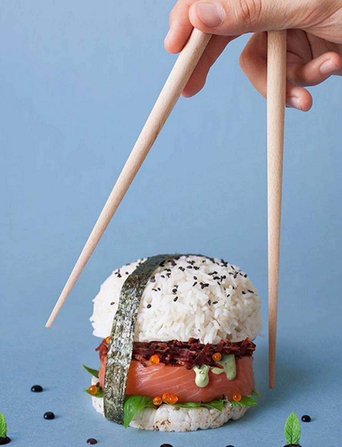 Statt mit den Händen oder Stäbchen wird der Sushi-Burger übrigens mit Gabel und Messer verspeist.