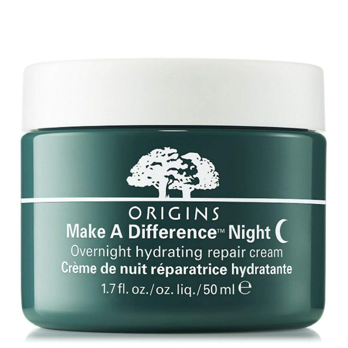 Schlaf ist ein sehr wirksames Schönheitsmittel. Denn in der Nacht wird die Haut nicht länger durch schädliche Umwelteinflüsse, UV-Strahlen und Stress belastet. Die Make A Difference Night Cream von Origins soll die Haut mit Feuchtigkeit versorgen und die natürliche Regeneration der Haut über Nacht unterstützen, 48 Euro. 