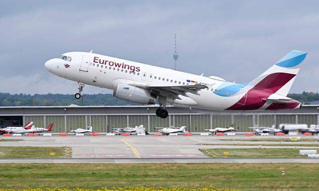 Die in Deutschland angestellten Kabinen-Crews der Fluggesellschaft Eurowings erhalten mehr Geld. 